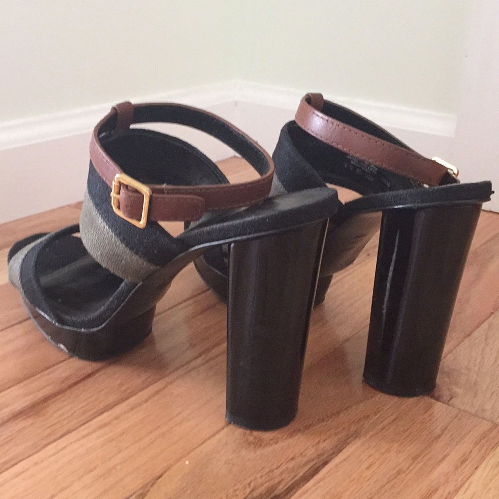 Tory Burch Black and Brown Strappy Block Heel Sandals with Gray Straps - Picture 4 of 5